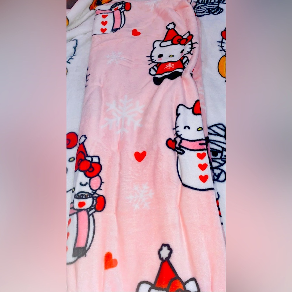 HTF RARE HELLO KITTY CHRISTMAS THROW - Picture 2 of 7